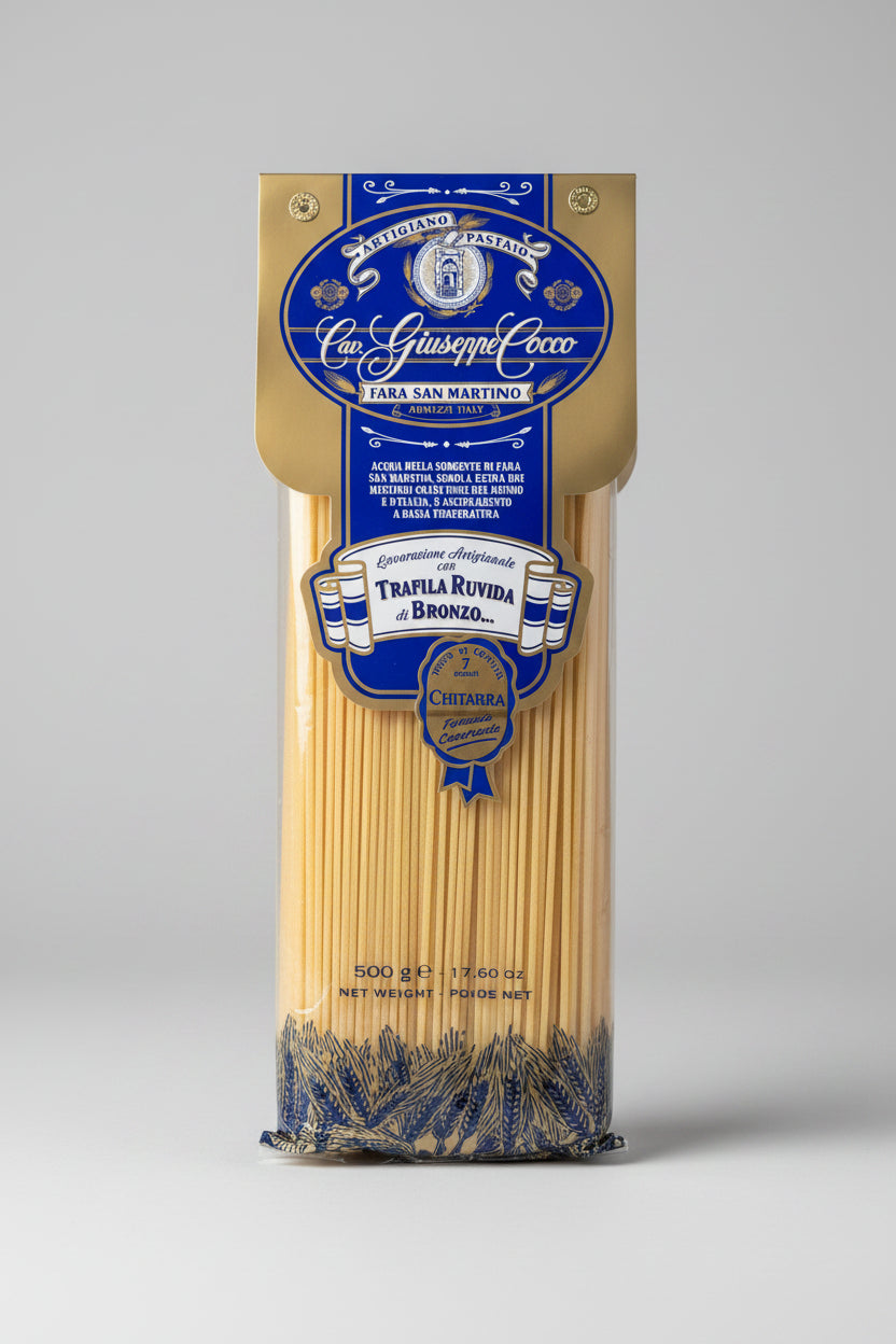 Pacco pasta alla Chitarra artigianale Cav. Giuseppe Cocco, Fara San Martino Abruzzo, trafila ruvida di bronzo, selezionata dalla bottega Fratelli Belfiore di Vasto