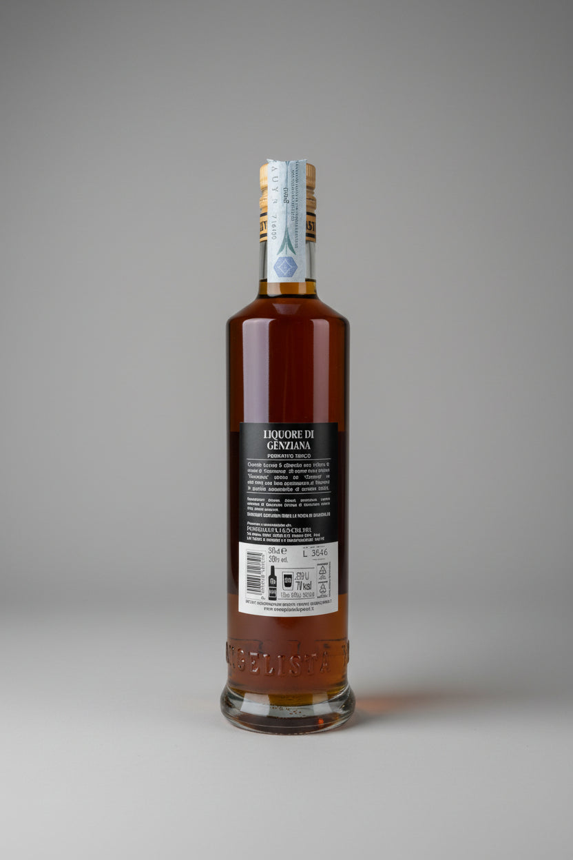 Liquore di Genziana Toro prodotto in Abruzzo con macerazione di radice di genziana dal gusto intenso. Foto dietro